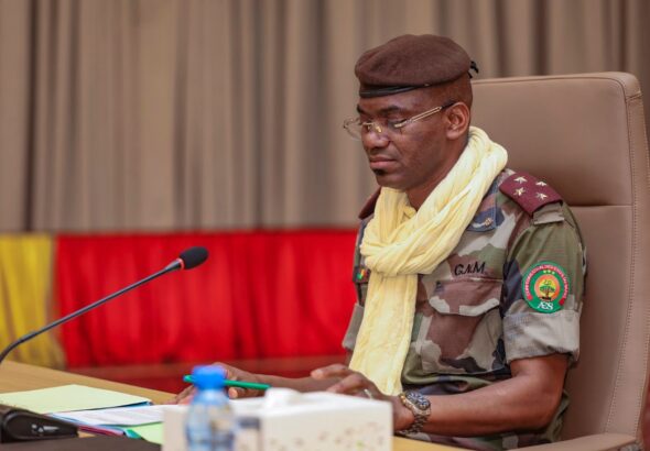 Le gouvernement de la transition du Mali a le profond regret de porter à la connaissance de l'opinion les décès tragiques du général de corps d'armée Sadio Camara, ministre d'État, ministre de la Défense et des anciens combattants.