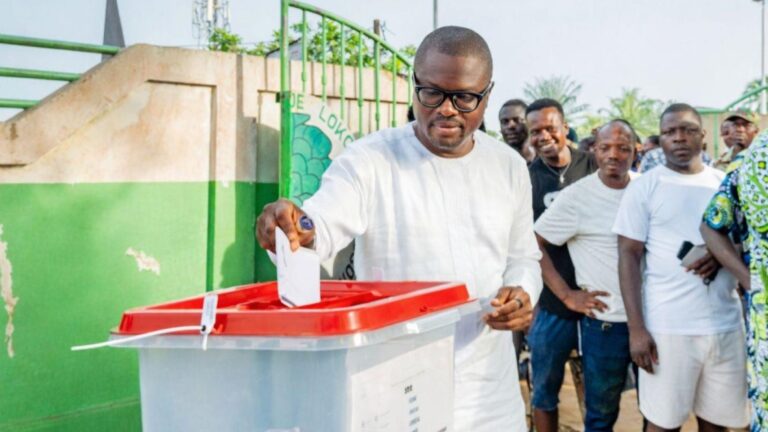 Je veux vous réitérer ma conviction que c’est ensemble, à la suite des bases solides posées par l’action du Président Patrice TALON, que nous irons encore plus loin dans la construction du Bénin, notre nation, pour en faire un pays moderne qui garantit le bien-être à ses enfants, quelles que soient leurs conditions et où qu’ils vivent.