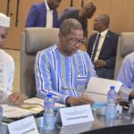 La nouvelle Stratégie Togo-Sahel est structurée autour de cinq piliers stratégiques complémentaires, à savoir : le pilier du dialogue politique Togo-AES, le pilier du bon voisinage et de la coexistence pacifique , le pilier de la coopération et de l’intégration économique sous-régionale, le pilier de la lutte contre le terrorisme et de la politique de défense et de sécurité sous-régionale et le pilier de la diplomatie et de la coopération régionale et internationale.