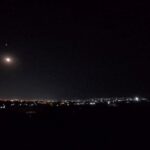 un couvre-feu de 72 heures, allant de 21 heures à 06 heures du matin, est instauré sur toute l’étendue du territoire du District de Bamako ». La mesure, précise le document, est « reconductible en cas de besoin ».