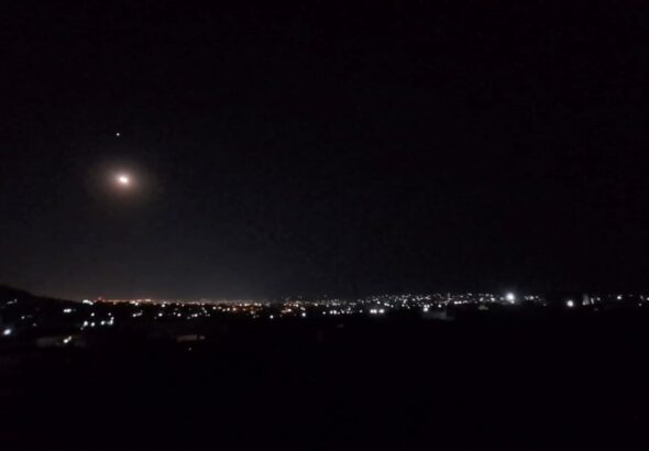 un couvre-feu de 72 heures, allant de 21 heures à 06 heures du matin, est instauré sur toute l’étendue du territoire du District de Bamako ». La mesure, précise le document, est « reconductible en cas de besoin ».