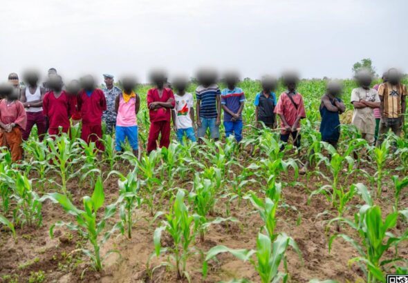 À Baporo, l’humanisation des prisons selon la vision du Chef de l’État prend déjà forme avec la construction d’un immeuble R+1. Selon le Ministre de la Justice Rodrigue Edasso BAYALA, le bâtiment d’un coût d’environ 500 millions FCFA, réunit toutes les commodités pour préserver la dignité humaine en détention. D’une capacité de 500 places, cette infrastructure vient augmenter les capacités d’accueil de ce Centre et améliorer significativement les conditions de détention pour un meilleur rendement des détenus.