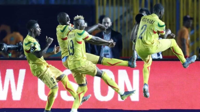 Après une première sélection de onze postulants, la commission a finalement retenu une liste restreinte de cinq techniciens jugés les plus aptes à relever le défi des Aigles du Mali. Il s’agit du Congolais Jean-Florent Ibenge, du Malien Mohamed Magassouba, du Marocain Badou Zaki, du Portugais António Conceição et de son compatriote Anthony Da Silva.