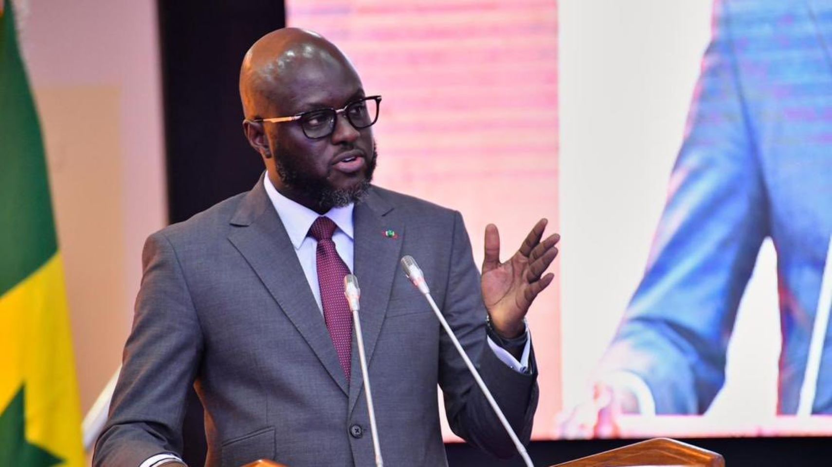 Dans une déclaration empreinte de gravité et de solennité, El Malick Ndiaye a indiqué que cette démission, mûrie « dans le silence, la responsabilité et le sens de l’État », relève d'un choix strictement personnel.