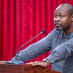 Pour Guy Marius Sagna, il est inconcevable qu’un dirigeant étranger se permette de critiquer publiquement des nations africaines devant leurs propres présidents sans susciter de réponse. « Alors que notre président de la République était là-bas, il n’aurait pas dû accepter cela. Pour qui se prend Macron pour devoir insulter nos frères, nos voisins et devant nos présidents de la République ? », s’est-il interrogé.