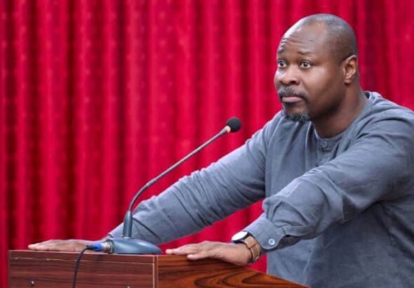 Pour Guy Marius Sagna, il est inconcevable qu’un dirigeant étranger se permette de critiquer publiquement des nations africaines devant leurs propres présidents sans susciter de réponse. « Alors que notre président de la République était là-bas, il n’aurait pas dû accepter cela. Pour qui se prend Macron pour devoir insulter nos frères, nos voisins et devant nos présidents de la République ? », s’est-il interrogé.