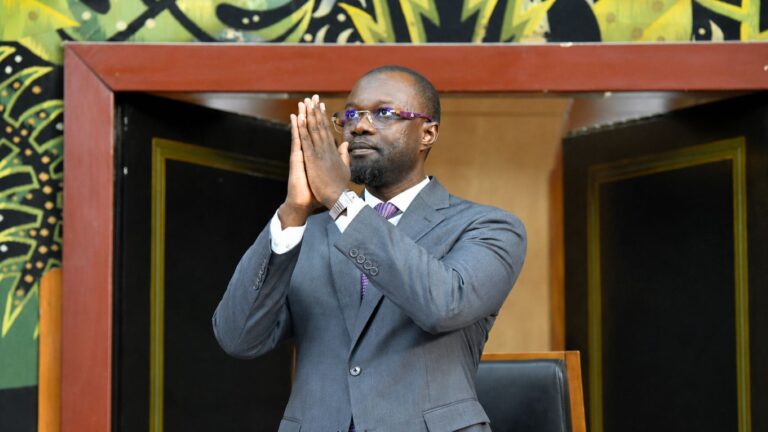 Le Conseil constitutionnel invoque ses limites légales. En effet, saisi le 1er juin dernier par le député Tafsir Thioye et 17 de ses collègues, le Conseil constitutionnel a tranché : il ne se prononcera pas sur le fond de l'affaire. La haute juridiction s'est déclarée formellement incompétente pour statuer sur la réintégration d’Ousmane Sonko au sein de l’hémicycle.