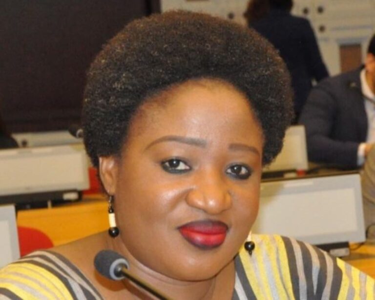 Pr. Jacqueline Konaté Sogoba incarne depuis plus de 20 ans une trajectoire académique et professionnelle d'une rare brillance. Ancienne lauréate de la prestigieuse Bourse d’Excellence de la Présidence de la République du Mali, elle s'est envolée pour la France afin d'y parfaire son cursus. Après un Master Recherche à Grenoble, elle décroche un Doctorat en Informatique au sein du très renommé LAAS-CNRS de Toulouse.