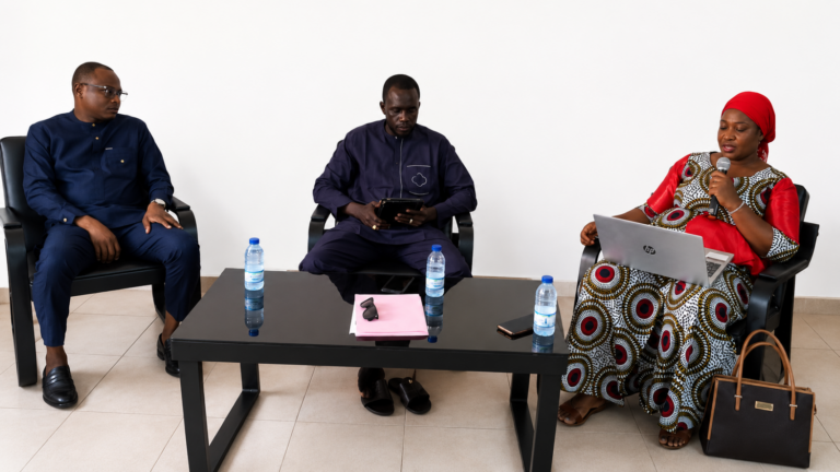 Pour animer ce débat d'actualité, deux figures majeures de l'écosystème tech et éducatif malien étaient à la tribune : le Professeur Jacqueline Konaté Sogoba, Directrice Générale du Centre d'Intelligence Artificielle et de Robotique du Mali (CIAR-Mali), et Yacouba Baby, Directeur Pays de Simplon Mali et consultant pédagogique. Tous deux ont livré une analyse sans concession, mais résolument tournée vers l'action.