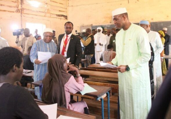 Pour cette session, ils sont, au total, 146. 206 candidats dont 71. 755 filles et 74. 451 garçons répartis entre 517 centres sur toute l'étendue du territoire national, et celui de M'Berra en Mauritanie pour 68 candidats.