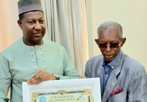 Visiblement ému, le Dr Abdoul Fatah Cissé a dédié cette distinction à l'ensemble du personnel de la Maison du Hadj, aux guides religieux ainsi qu'aux partenaires saoudiens. « Ce mérite revient d'abord aux pèlerins pour leur patience et à toute l'équipe qui s'est mobilisée jour et nuit. Notre mission est de faciliter l'accomplissement du Hadj dans la dignité et la sécurité. Nous continuerons à améliorer nos services afin de faire honneur au Mali lors des prochaines éditions », a-t-il déclaré.