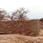 Les villages, fractions et quartiers constituent les entités administratives de base de la République du Mali. Leur création et leur administration sont actuellement régies par la Loi n°06-023 du 28 juin 2006, modifiée.
