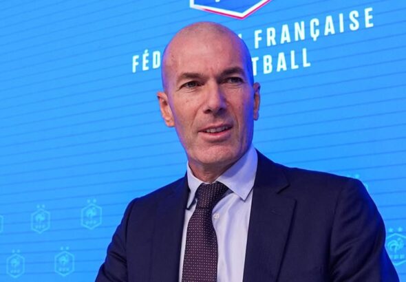 La légende des Bleus succède à Didier Deschamps, qui quitte son poste après quatorze années à la tête de la sélection nationale. L'ancien entraîneur du Real Madrid s'est engagé pour les quatre prochaines années.