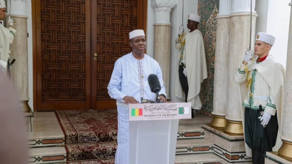 La séquence diplomatique entre le Mali et l’Algérie semble entrer dans une nouvelle phase. À Alger, le Premier ministre malien, le Général de Division Abdoulaye Maïga, a été reçu le 24 août par le président Abdelmadjid Tebboune, dans le cadre de sa visite de travail en Algérie.