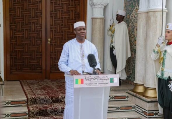 La séquence diplomatique entre le Mali et l’Algérie semble entrer dans une nouvelle phase. À Alger, le Premier ministre malien, le Général de Division Abdoulaye Maïga, a été reçu le 24 août par le président Abdelmadjid Tebboune, dans le cadre de sa visite de travail en Algérie.