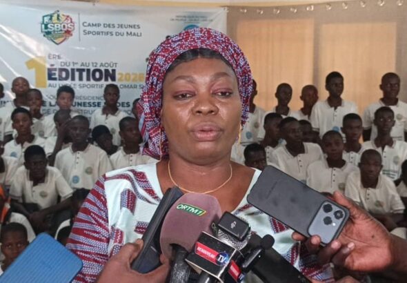 À l'ouverture des travaux, la directrice du Lycée Sportif Ben Oumar Sy, Mme Traoré Marie Germaine Dakouo, a souligné que ce camp constitue bien plus qu'un simple regroupement sportif. « Ce camp est un véritable cadre d'immersion, de formation, de détection des talents et de promotion des valeurs citoyennes », a-t-elle déclaré. Selon elle, le sport demeure un puissant levier de développement humain. Il transmet des valeurs fondamentales telles que la discipline, le respect, le courage, la solidarité, l'esprit d'équipe et le dépassement de soi. L'objectif de cette initiative est d'identifier les jeunes talents prometteurs, de les accompagner dans leur progression et de leur ouvrir les portes d'un parcours sportif d'excellence.