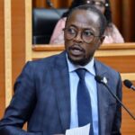 À l’Assemblée nationale, le ton est rapidement monté lors de l’intervention d’Abdou Mbow. S’adressant directement au Premier ministre Ahmadou Al Amine Lo, venu présenter sa feuille de route devant les députés, l’élu de l’APR a d’abord salué son « courage », avant de s’attaquer frontalement au bilan du gouvernement. « Je salue le courage de l'actuel Premier ministre d'être venu ici face à la représentation nationale présenter sa feuille de route. Mais Monsieur le Premier ministre, votre courage de venir ici ne suffit pas à cacher votre bilan », a-t-il déclaré.
