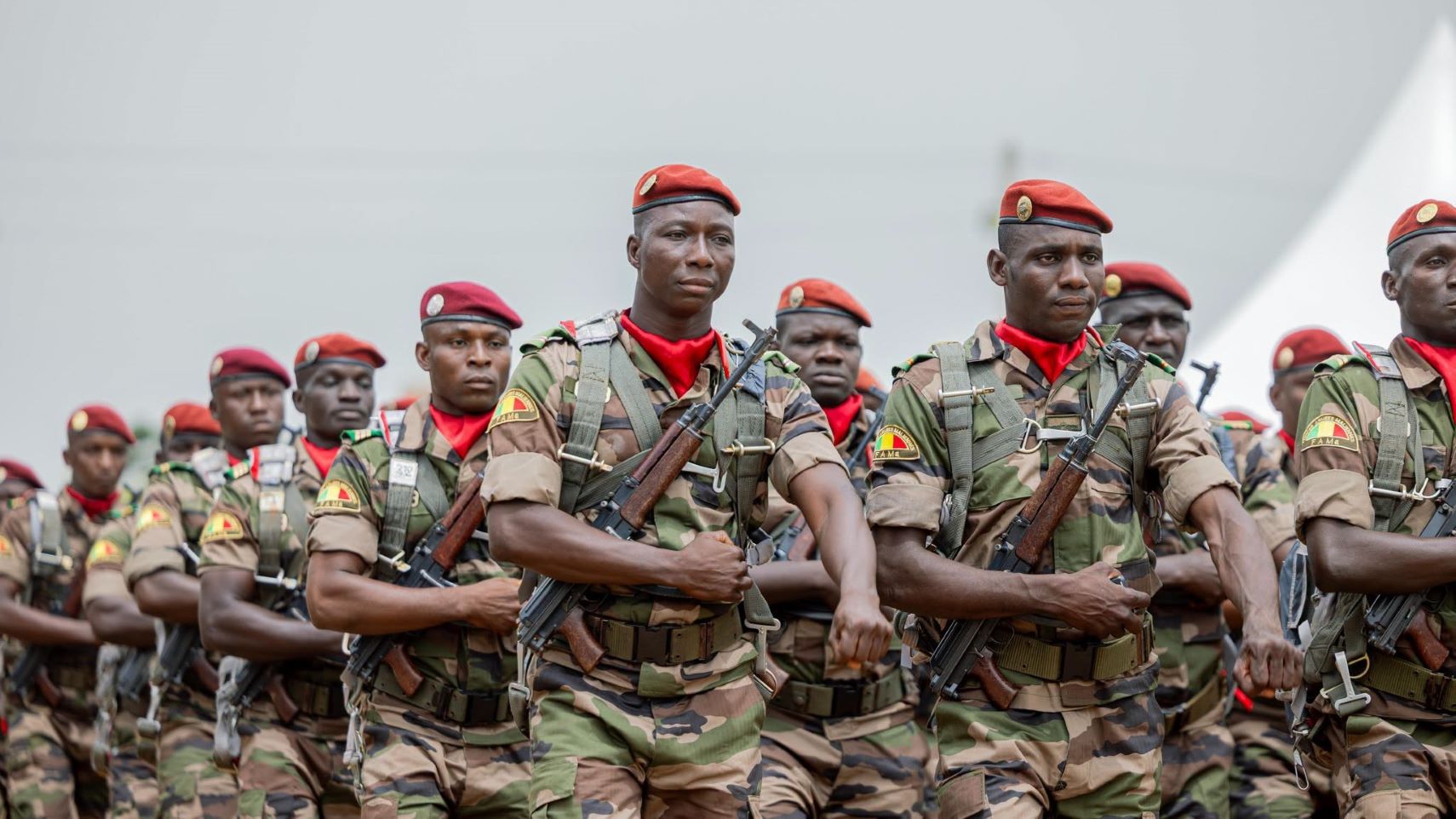 Les cérémonies commémoratives du 66e anniversaire de l’indépendance du Mali se sont déroulées au Génie militaire de Bamako, en présence du Premier ministre, du Président du Conseil national de Transition, des membres du Gouvernement, des représentants des Institutions de la République ainsi que de plusieurs partenaires et amis du Mali.