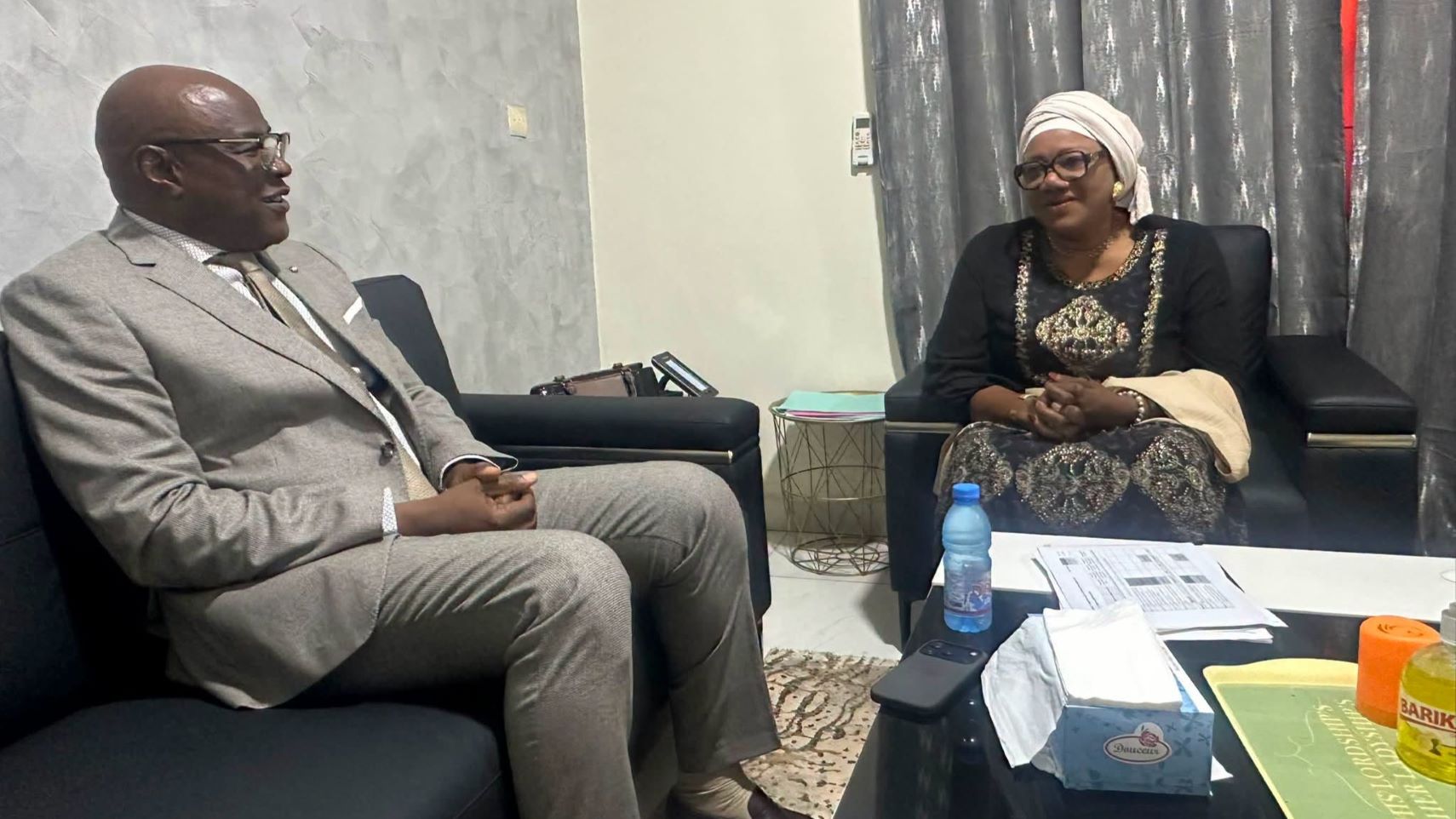 À cette occasion, le Directeur général de la CANAM a adressé ses chaleureuses félicitations à Mme Coulibaly Maria Sangaré et lui a formulé ses vœux de plein succès dans l’exercice de ses nouvelles fonctions. Il a également réaffirmé sa disponibilité à accompagner toute initiative visant à consolider les liens entre la CANAM et l’APEJ.