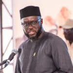Prenant la parole après la Déclaration de politique générale du Premier ministre, El Malick Ndiaye a d’abord relevé ce qu’il considère comme un paradoxe dans le discours gouvernemental. Selon lui, Ahmadou Al Amine Lo a reconnu la pertinence de plusieurs chantiers engagés par son prédécesseur, Ousmane Sonko, notamment le référentiel Sénégal 2050, le plan de redressement économique et social, la rationalisation de l’État, les audits ainsi que la renégociation des contrats stratégiques. « Nous en prenons acte. La question est de savoir pourquoi alors changer une équipe aussi performante et qui gagne », a lancé le député de PASTEF.