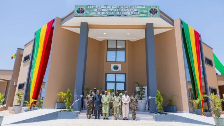 Construit sur une superficie d’environ 15 hectares et financé sur le Budget national, le complexe accueille les activités de commandement, de coordination des opérations, de formation et d’hébergement des personnels du BAFS-CA.