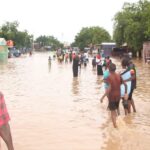 Depuis le début de la saison des pluies, les intempéries ont déjà fait 13 morts, 17 blessés et provoqué 153 effondrements au Mali. Alors que les activités pluvio-orageuses devraient se poursuivre en septembre, les autorités renforcent le dispositif de prévention et invitent les populations à adopter les bons réflexes.
