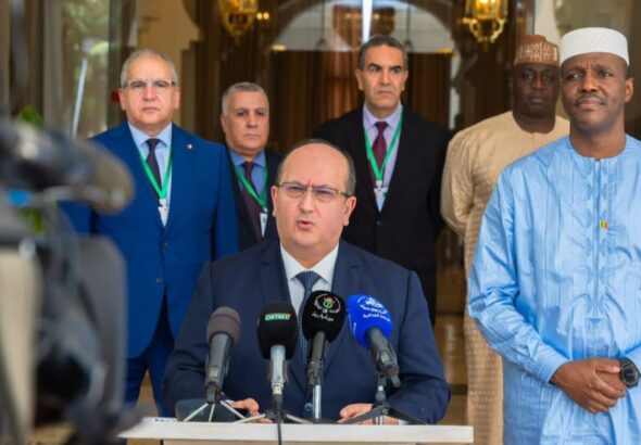 Alger entend par ailleurs réactiver les mécanismes institutionnels de coopération avec Bamako. Sifi Ghrieb a notamment évoqué la Grande Commission mixte de coopération, considérée comme un instrument important pour structurer les relations entre les deux pays.