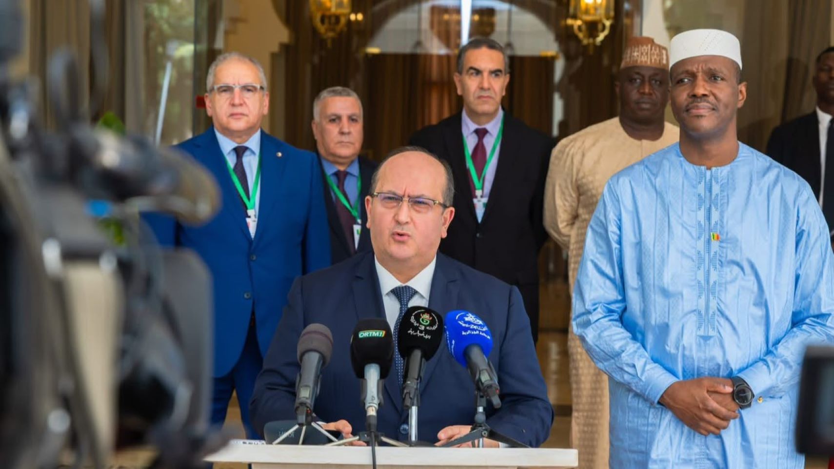 Alger entend par ailleurs réactiver les mécanismes institutionnels de coopération avec Bamako. Sifi Ghrieb a notamment évoqué la Grande Commission mixte de coopération, considérée comme un instrument important pour structurer les relations entre les deux pays.