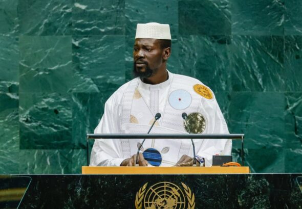 Prenant la parole à l’occasion de la 81e session ordinaire de l’Assemblée générale des Nations unies, le président de la République de Guinée, Mamadi Doumbouya, a livré un discours centré sur les transformations engagées dans son pays. Trois ans après son précédent passage devant cette tribune, le dirigeant guinéen dit revenir avec « un esprit différent », non plus pour dénoncer, mais pour présenter les résultats revendiqués par son gouvernement.