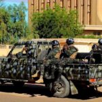 La nuit du 28 au 29 août aura été marquée par de nouvelles tensions à Niamey. Selon la Confédération des États du Sahel, un groupe de soldats s’est engagé dans une tentative de déstabilisation visant notamment la base aérienne 101 ainsi que plusieurs sites sensibles de la capitale nigérienne.