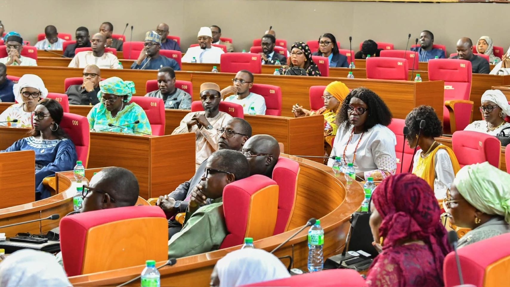 Le débat autour du projet de loi de finances rectificative (PLFR) 2026 se poursuit au Sénégal. Dans une note d’information datée de ce lundi 26 octobre 2026, l’Assemblée nationale a précisé les conditions dans lesquelles elle entend poursuivre les échanges avec le Gouvernement, à la suite de la demande du Premier ministre de maintenir le dialogue avec les autorités parlementaires sur ce texte budgétaire.