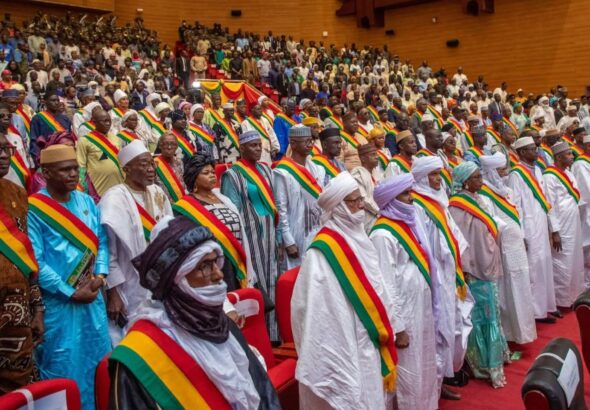 D’emblée, Malick Diaw a insisté sur le caractère particulier de cette session qui doit notamment examiner et voter le projet de loi de finances pour 2027. Pour lui, le rendez-vous parlementaire doit permettre de transformer les orientations nationales en choix budgétaires concrets. « C’est le moment où les chiffres deviennent des choix, les choix deviennent des engagements et chaque engagement devient une obligation », a-t-il déclaré, appelant à l’élaboration d’un budget « équilibré et flexible », capable de répondre aux aspirations des populations.