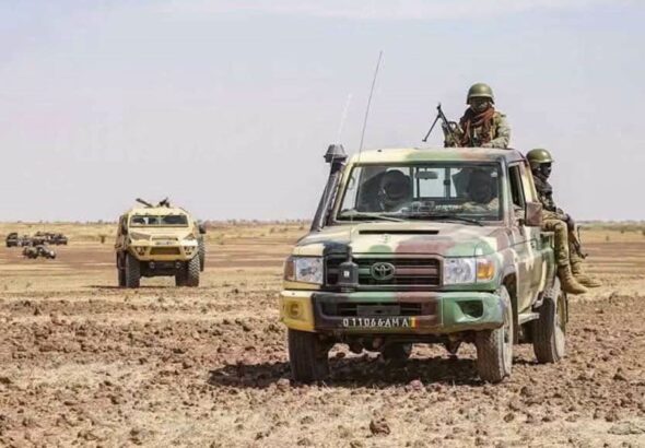 L’État-Major Général des Armées poursuit sa stratégie de pression continue contre les groupes armés terroristes. Du Nord au Centre, les forces maliennes maintiennent une surveillance permanente du territoire national et multiplient les opérations de reconnaissance, de contrôle et de frappe dans les zones identifiées comme présentant des menaces.