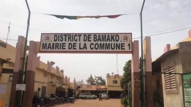 Le Conseil communal de la Commune I du District de Bamako n’est plus. Sa dissolution a été annoncée lors du Conseil des ministres du vendredi 23 octobre 2026, à la suite de graves manquements relevés dans son fonctionnement et sa gestion administrative. L’information a été communiquée par le ministre de l’Administration territoriale et de la Décentralisation.