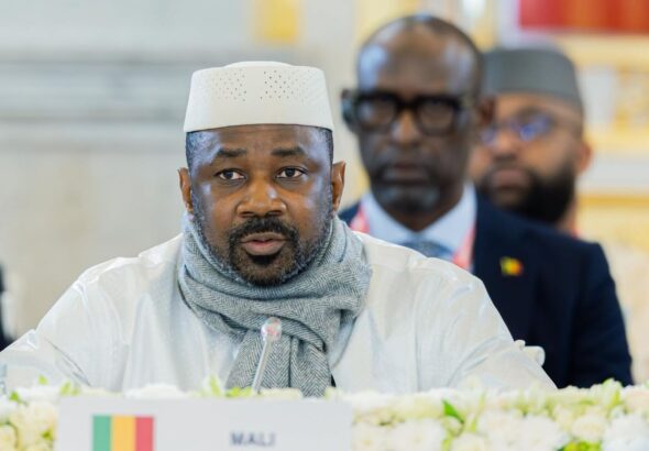 S’agissant du partenariat russo-malien, le Général d’Armée Assimi GOÏTA a relevé les avancées enregistrées dans les domaines de la défense, de la sécurité alimentaire, de l’énergie, des mines et de la formation. Il a notamment cité les perspectives liées à la centrale solaire de Sanankoroba, les projets industriels, ainsi que le renforcement des échanges universitaires et techniques. Il a exprimé la volonté du Mali de consolider cette coopération, notamment par le transfert de technologies, la création de valeur ajoutée et le développement de compétences nationales.