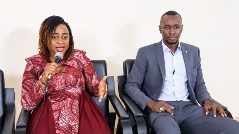 Il est des parcours qui se construisent loin des projecteurs, à force de sacrifices, de convictions et de défis relevés. Celui de Sy Aminata Makou Traoré en est une illustration. À 36 ans, mère de trois enfants, ceinture noire 6e dan de taekwondo, titulaire d’un master 2 en outils de contrôle de gestion et d’un master 1 en management du sport, elle incarne une trajectoire où l’ambition personnelle se conjugue avec la volonté de faire évoluer les mentalités.